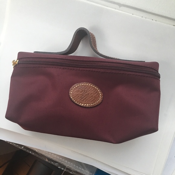 Longchamp Handbags - NWoT Longchamp Le Pliage Pouchette